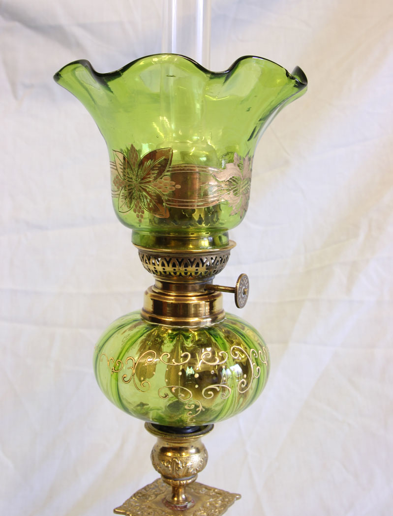 11693r13 Antique Peg Oil Lamp Green Shade & Font,