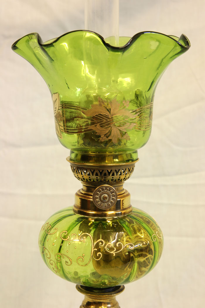11693r4 Antique Peg Oil Lamp Green Shade & Font,