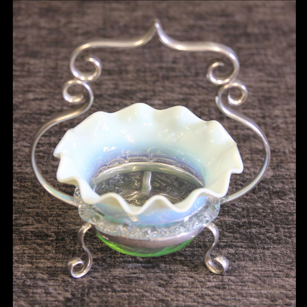 11701r01 Antique Victorian Green Vaseline Glass Jam Dish in Silver Plated Stand.