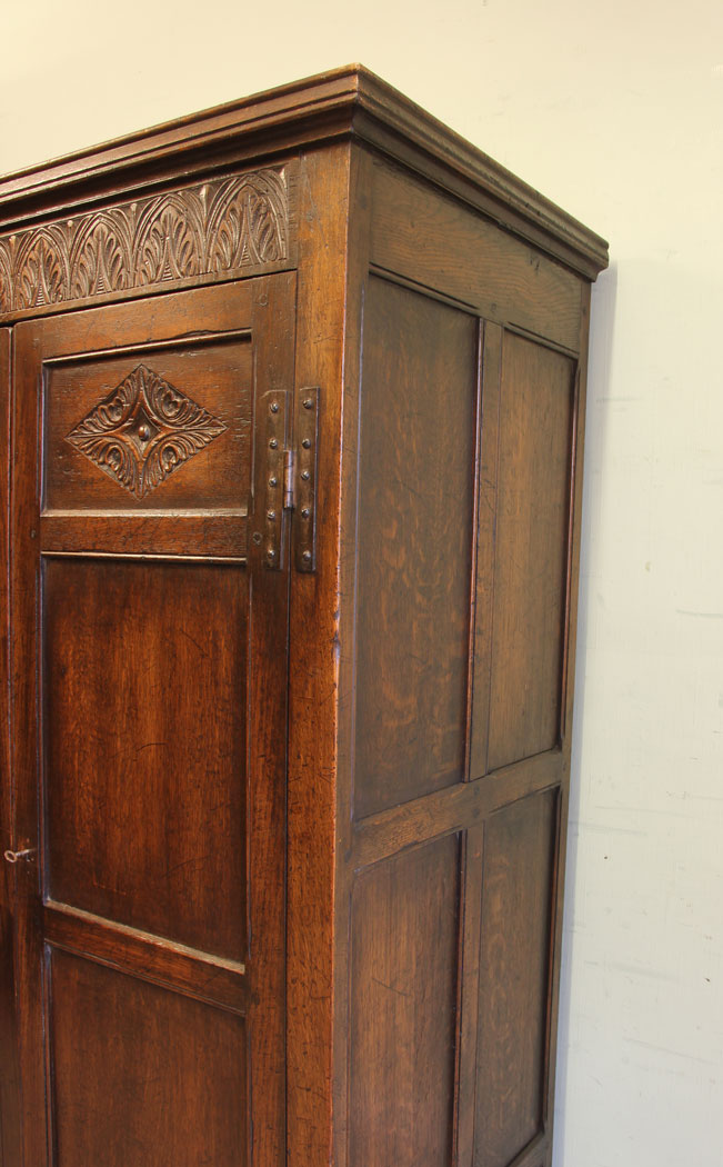 11747r14 Antique Oak Hall Robe,