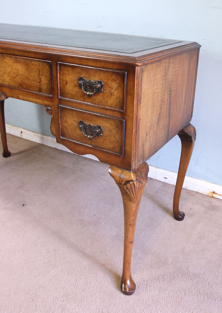 11748r9 Burr Walnut Writing Desk,