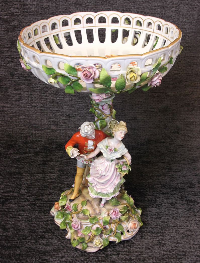 11802r10 Large German Porcelain Meissen Style Plaue Centrepiece,