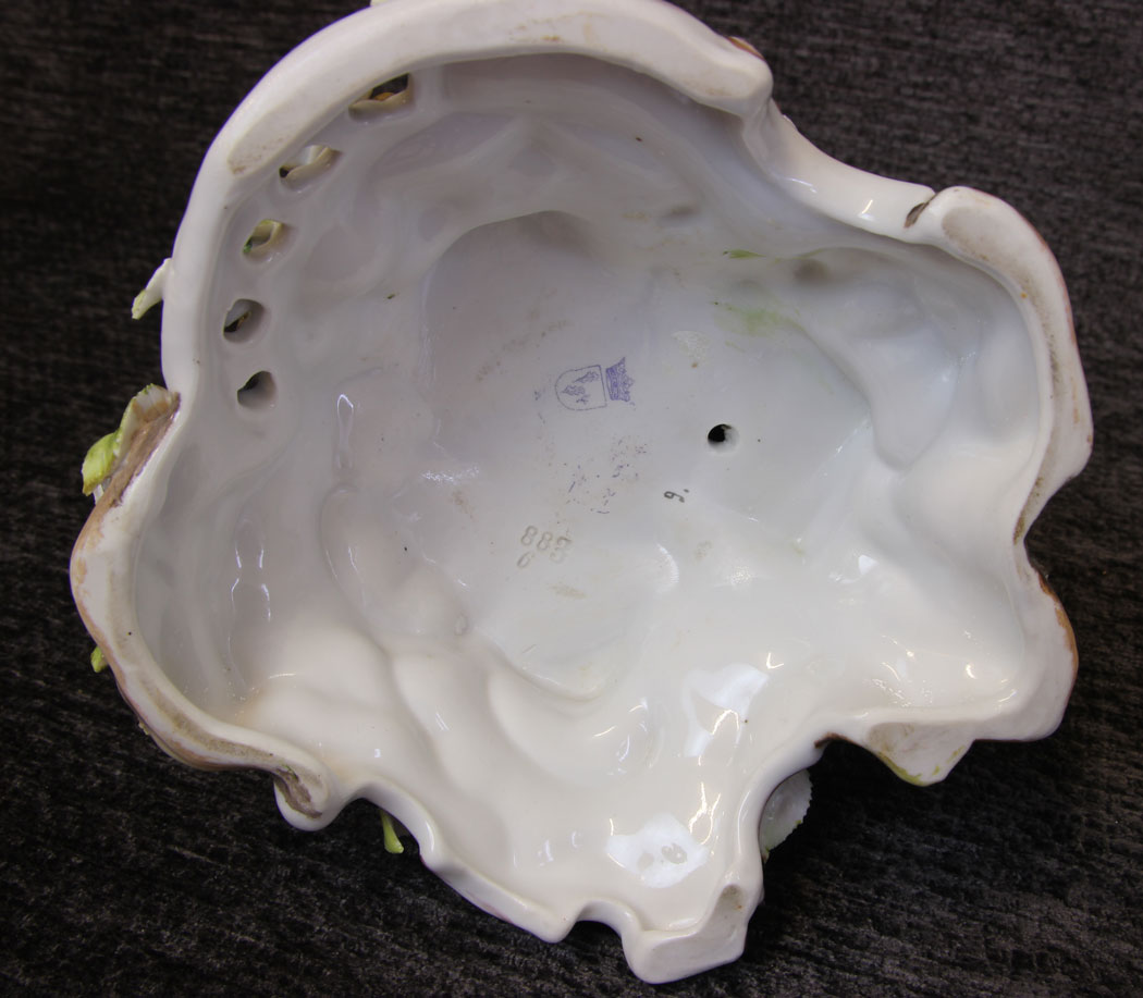 11802r12 Large German Porcelain Meissen Style Plaue Centrepiece,