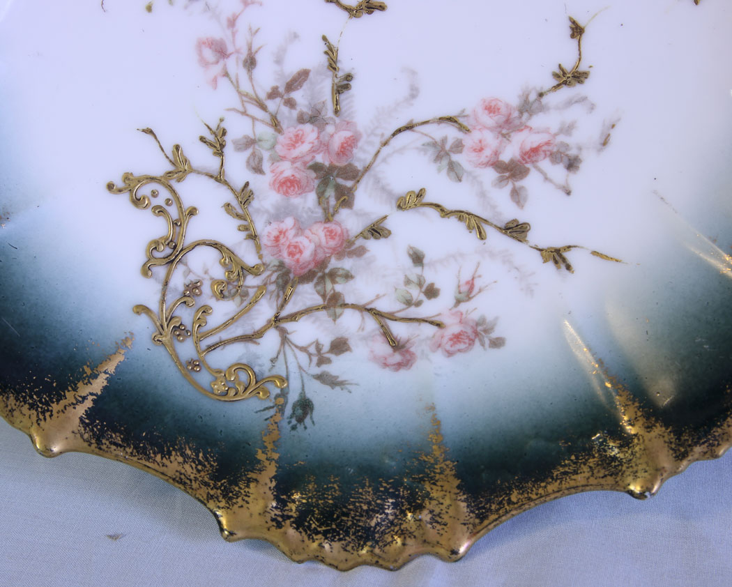 11827r5 Antique Limoges Comport,