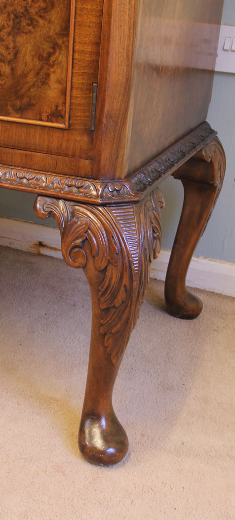 11870r11 Burr Walnut Sideboard Server,