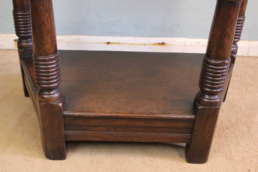11887r10 Antique Oak Side Table,