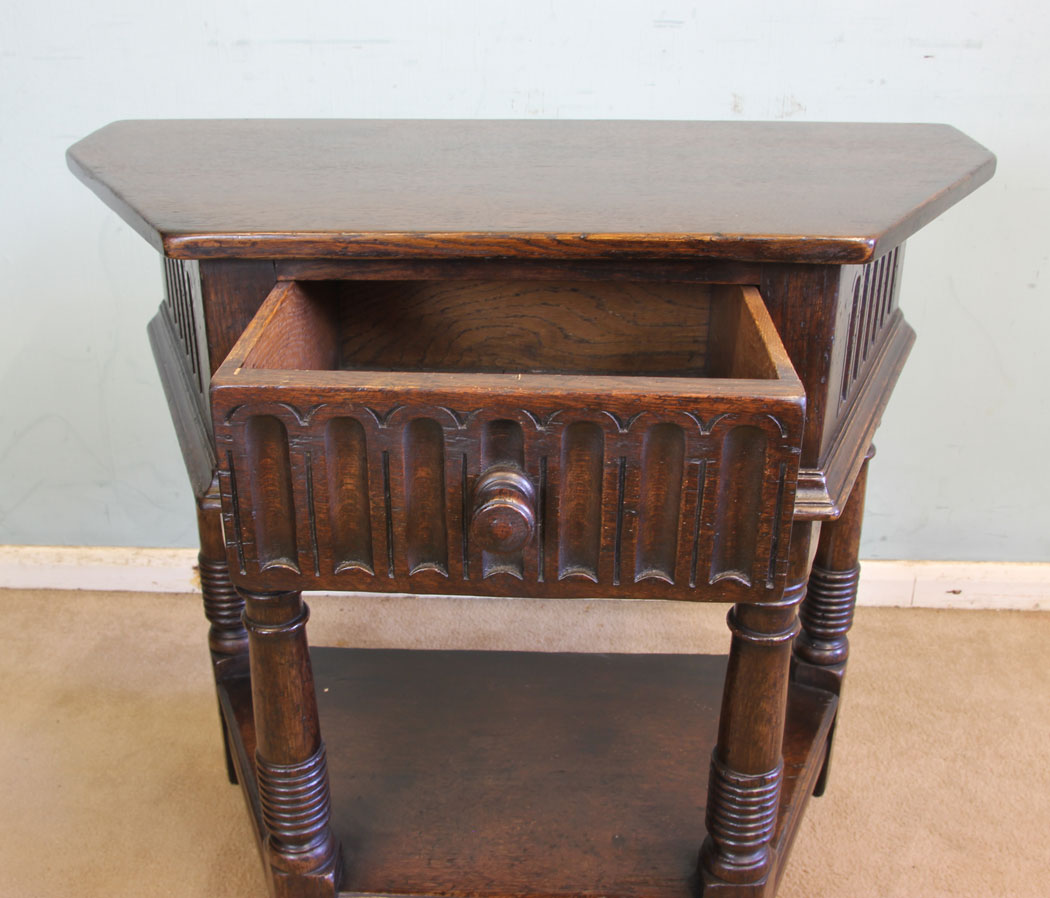 11887r11 Antique Oak Side Table,