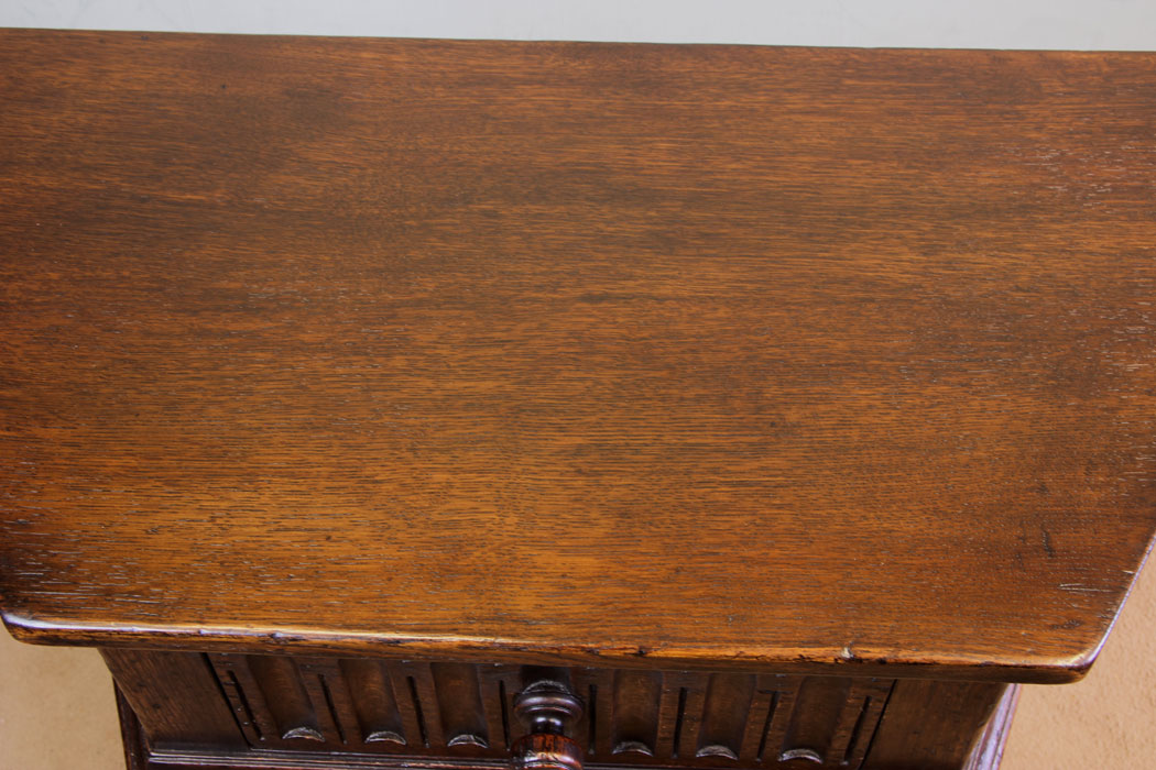 11887r5 Antique Oak Side Table,