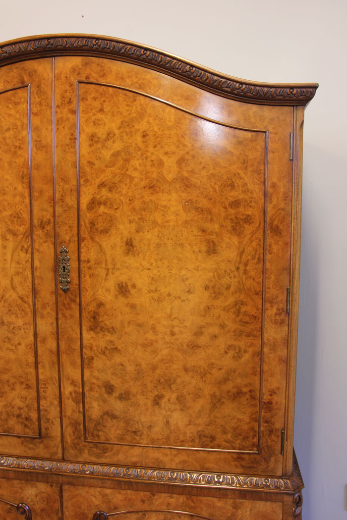 11889r11 Antique Burr Walnut Cocktail Drinks Cabinet,