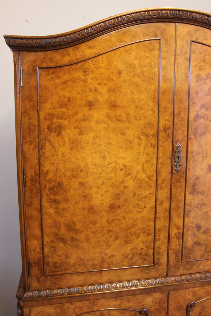 11889r13 Antique Burr Walnut Cocktail Drinks Cabinet,