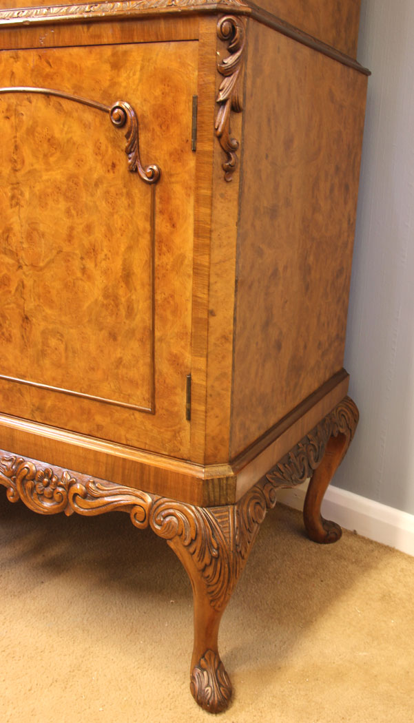 11889r4 Antique Burr Walnut Cocktail Drinks Cabinet,