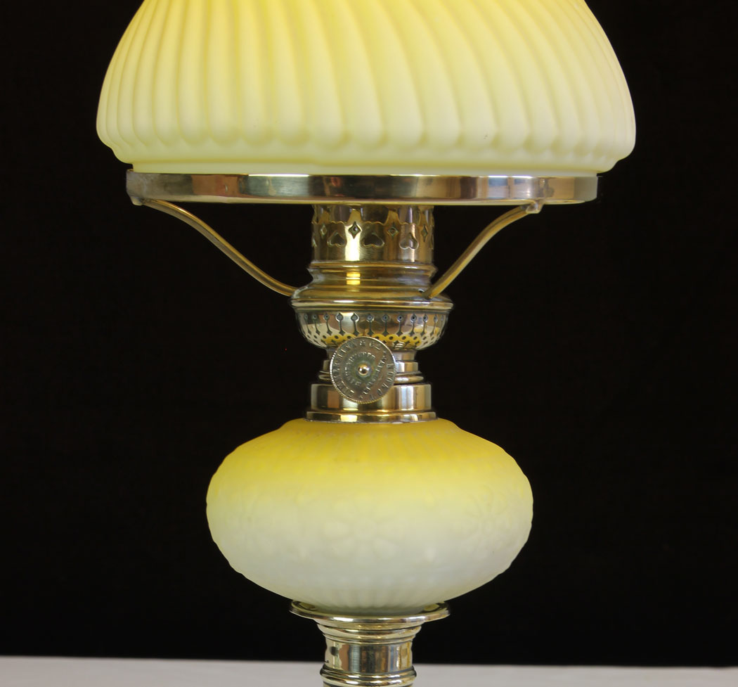 11896r5 Antique Satin Glass Peg Lamp,
