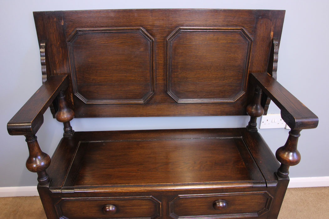 11912r7 Antique Oak Monks Bench Settle,