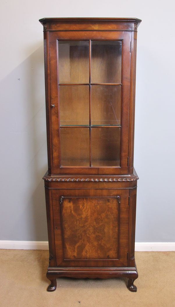 11914r1 Slim Figured Walnut Disply Cabinet,