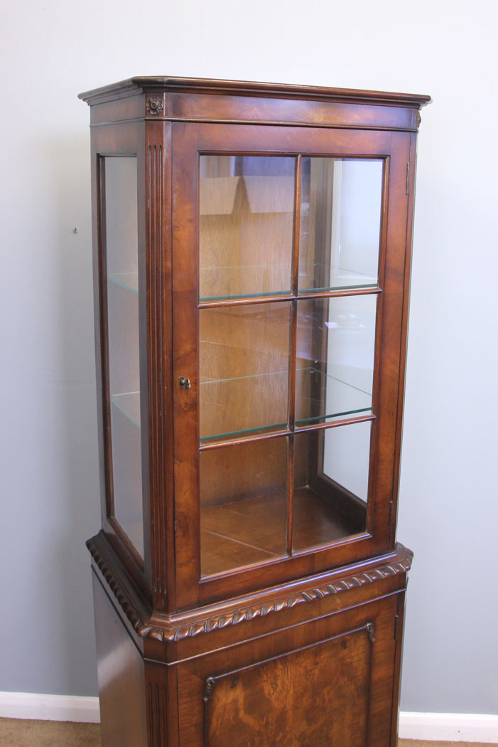 11914r2 Slim Figured Walnut Disply Cabinet,
