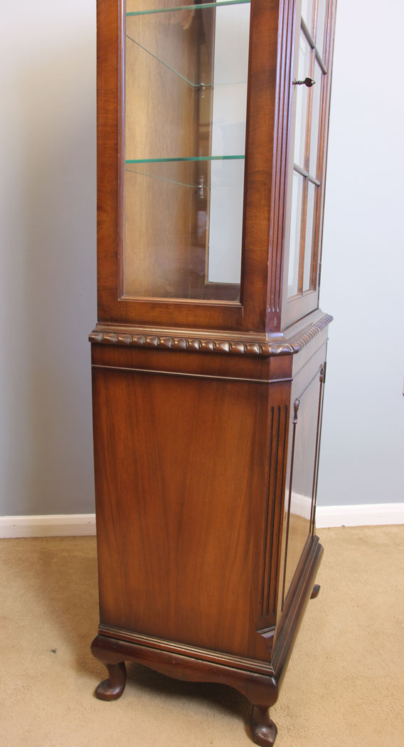 11914r4 Slim Figured Walnut Disply Cabinet,
