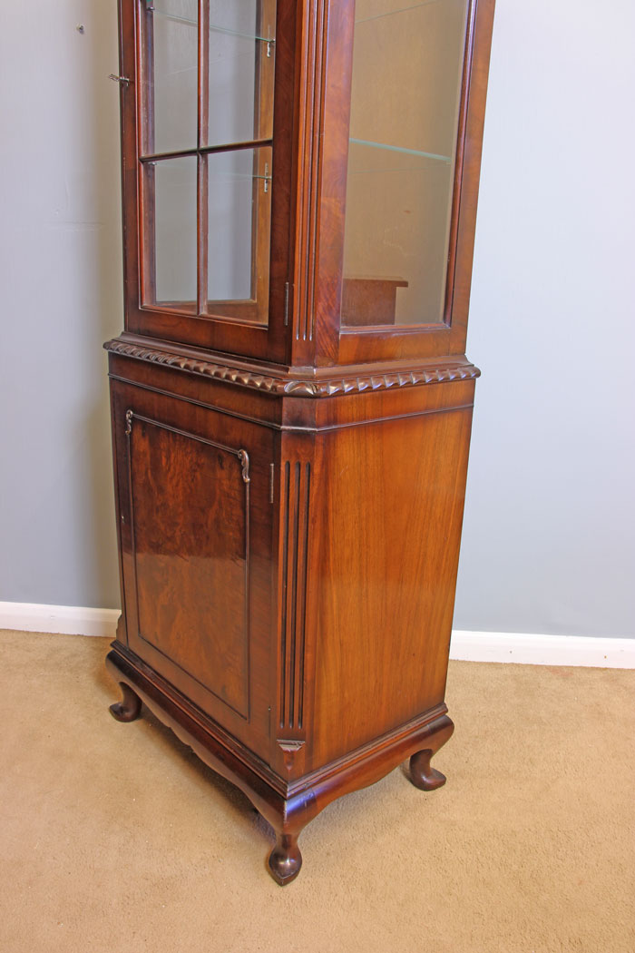 11914r7 Slim Figured Walnut Disply Cabinet,