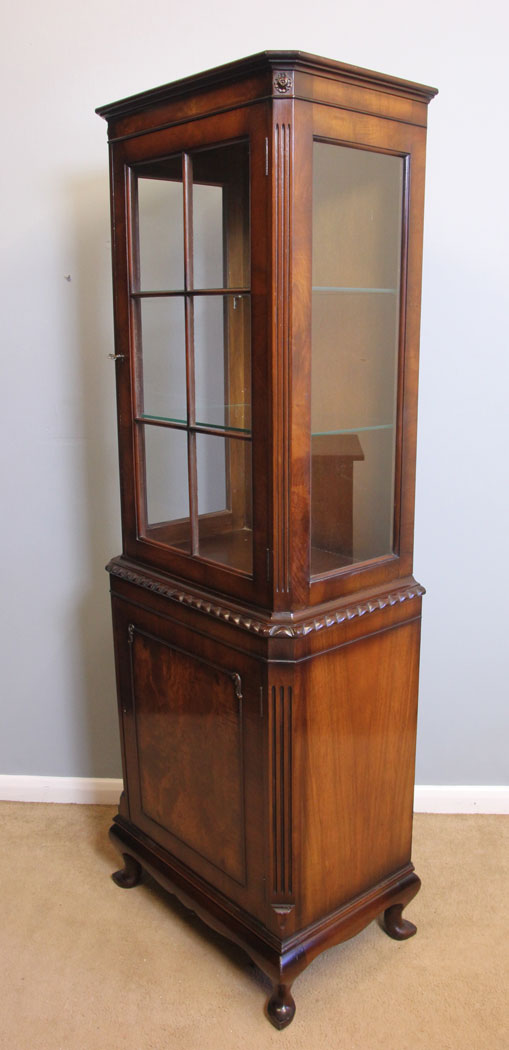 11914r8 Slim Figured Walnut Disply Cabinet,
