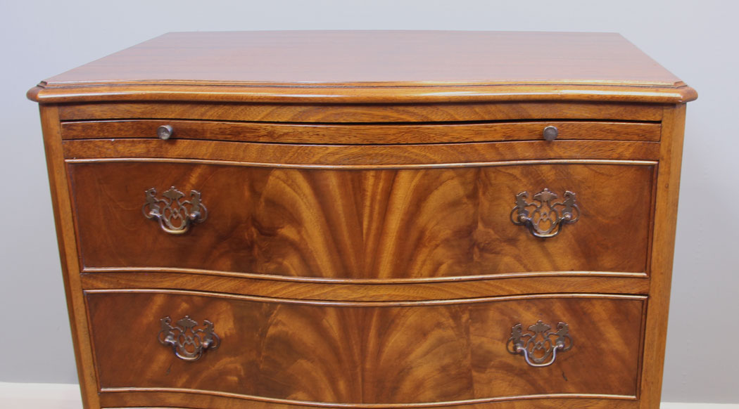 11926r10 Georgian Style Mahogany Serpentine Chest of Drawers,