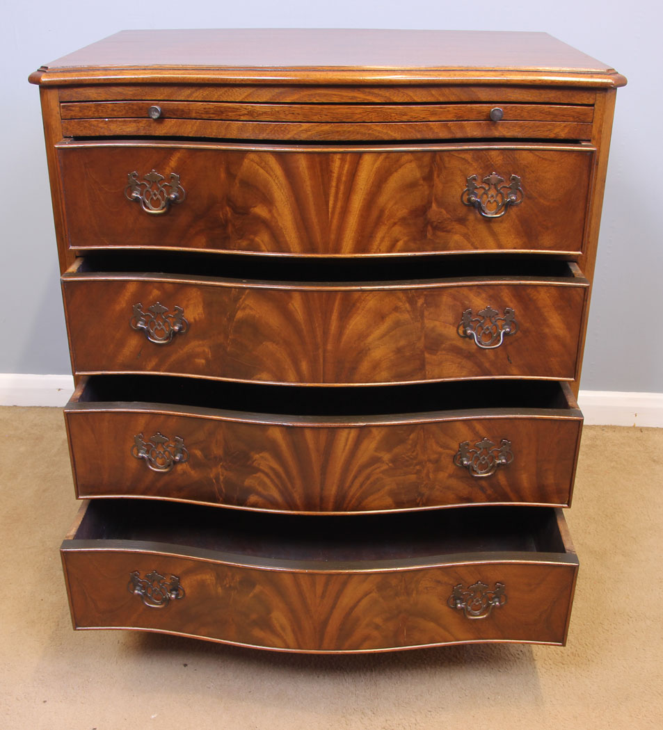 11926r12 Georgian Style Mahogany Serpentine Chest of Drawers,