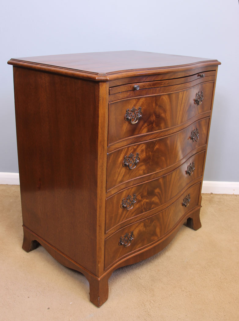 11926r3 Georgian Style Mahogany Serpentine Chest of Drawers,