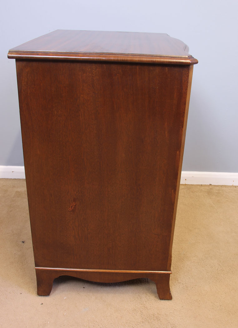11926r6 Georgian Style Mahogany Serpentine Chest of Drawers,