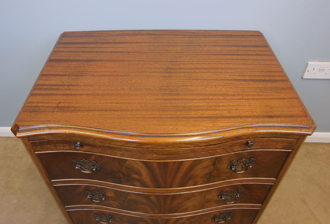 11926r7 Georgian Style Mahogany Serpentine Chest of Drawers,