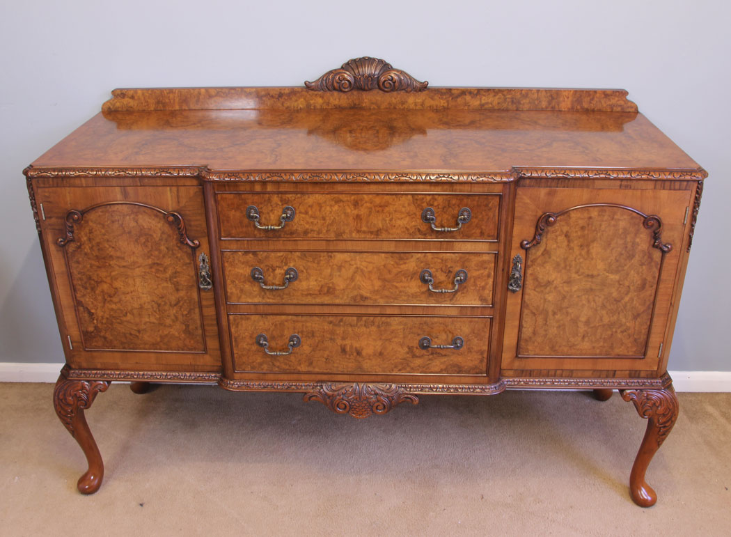 11943r04 Quality Queen Anne Style Burr Walnut Sideboard Server,