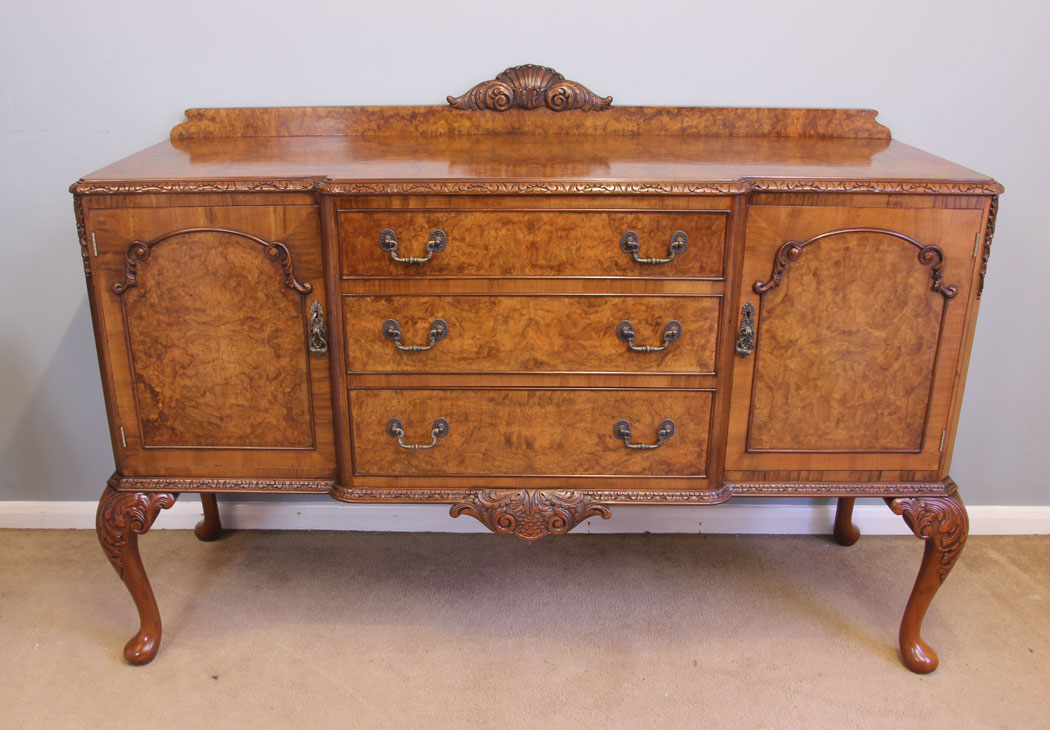 11943r1 Quality Queen Anne Style Burr Walnut Sideboard Server,