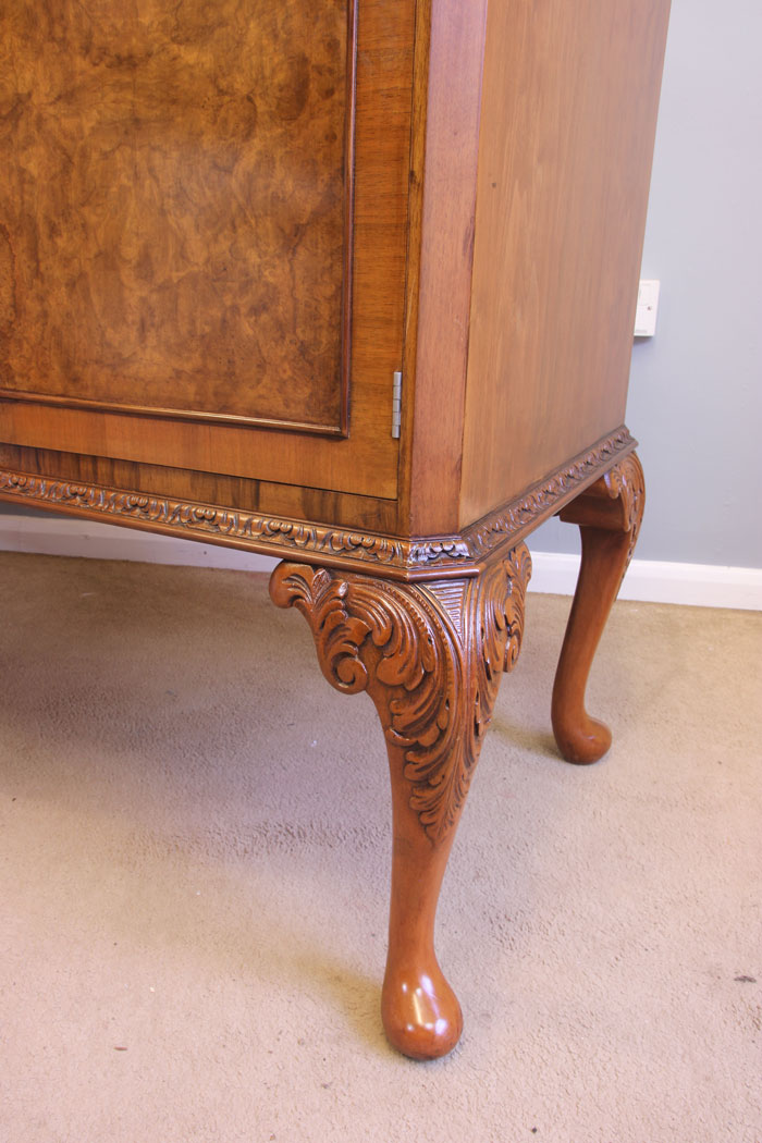 11943r6 Quality Queen Anne Style Burr Walnut Sideboard Server,