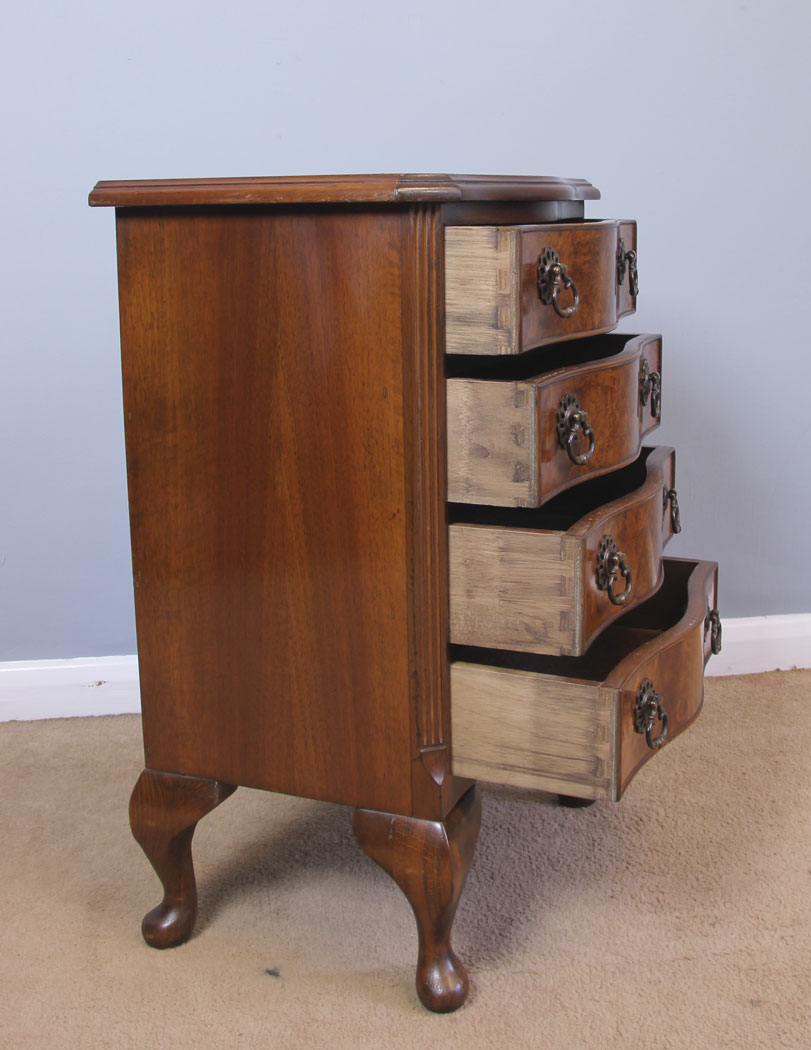 11950r10 Small Burr Walnut Chest Drawers,
