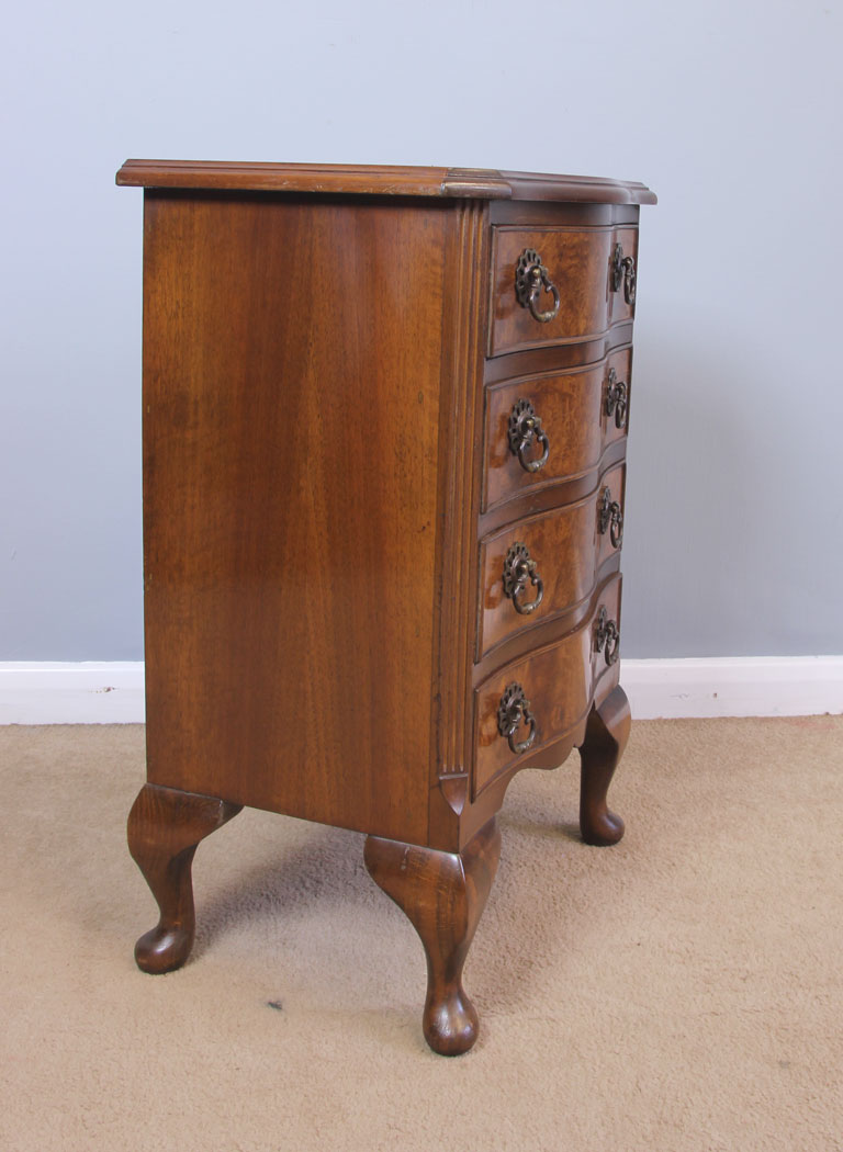 11950r4 Small Burr Walnut Chest Drawers,