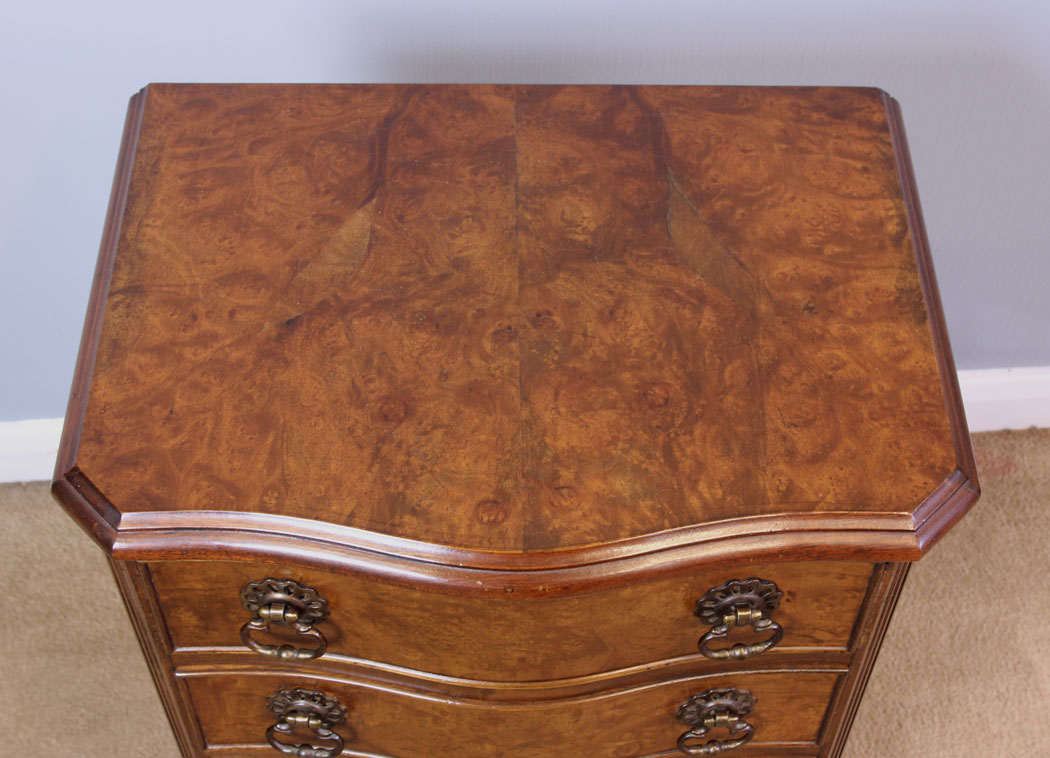 11950r5 Small Burr Walnut Chest Drawers,