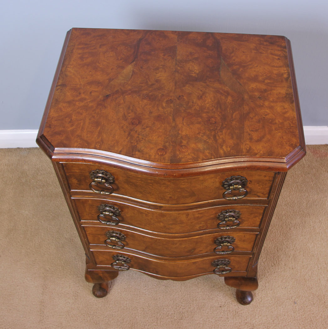 11950r6 Small Burr Walnut Chest Drawers,