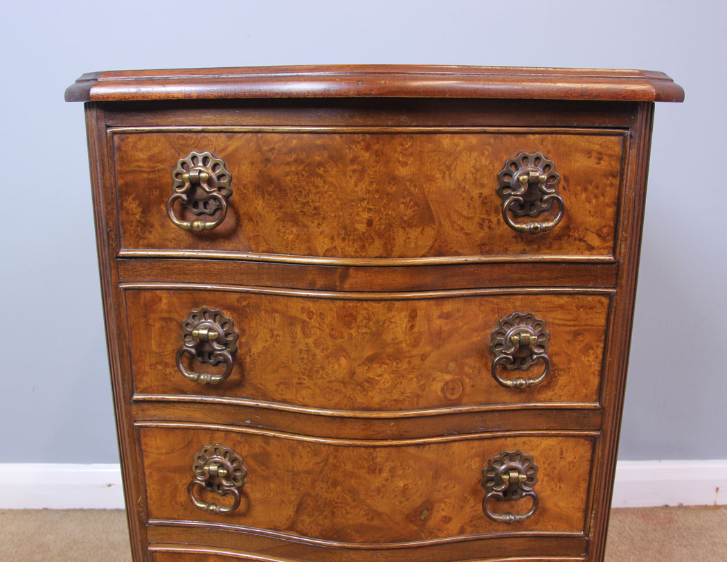 11950r7 Small Burr Walnut Chest Drawers,