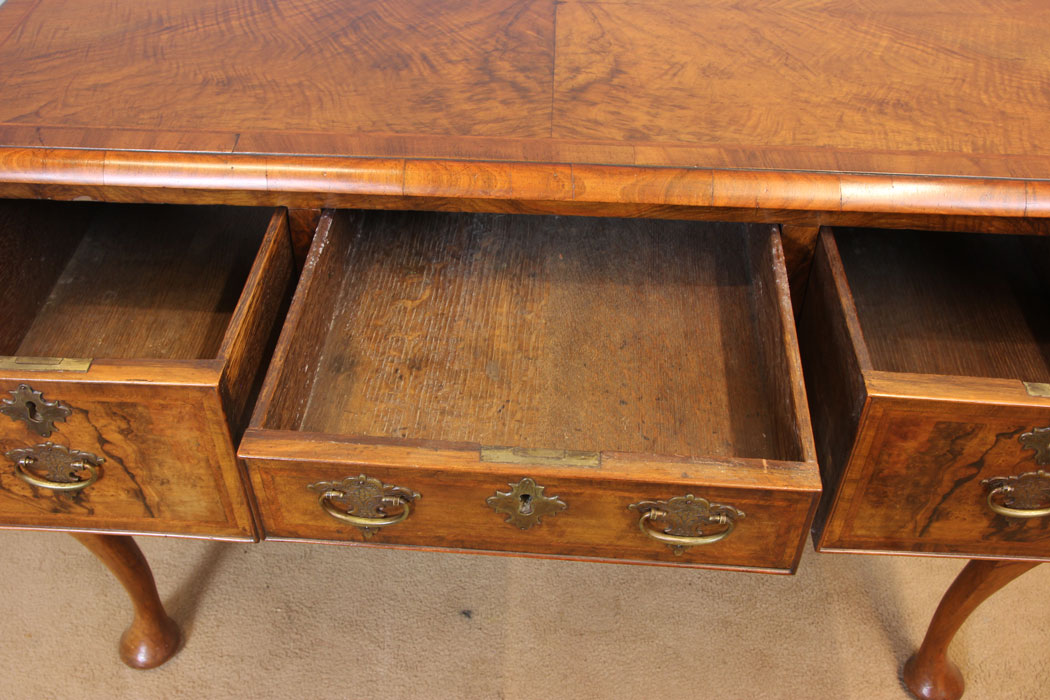 11962r14 Quality Burr Walnut Side Table Writing Desk,
