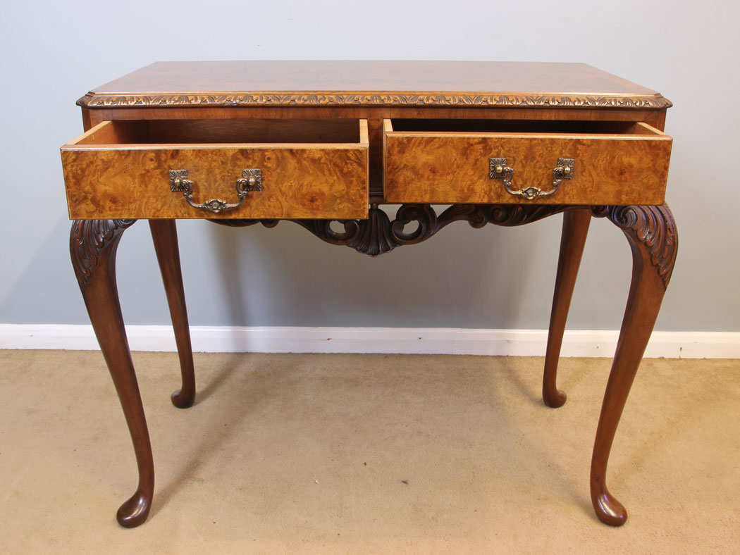 11988r10 Antique Burr Walnut Side Table,