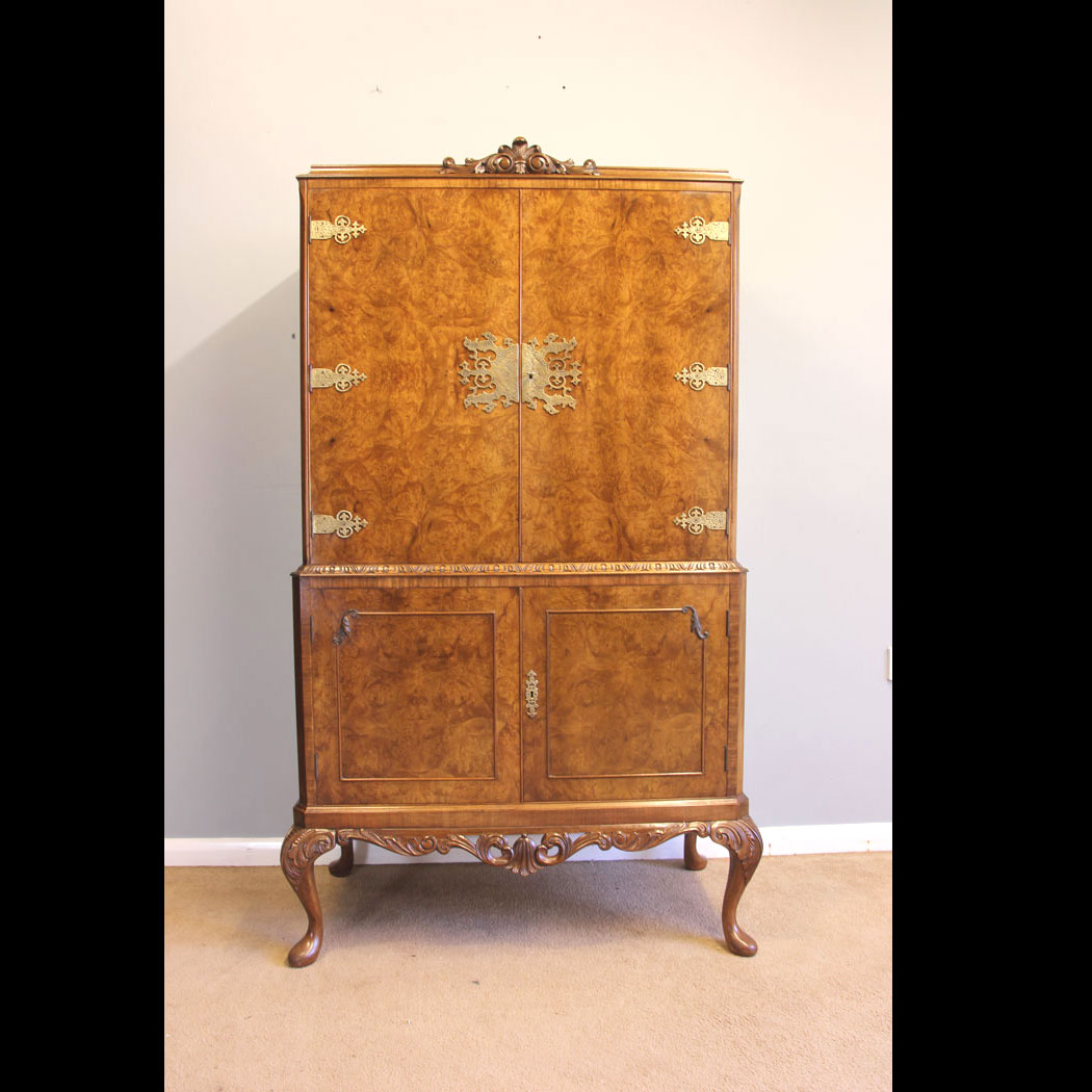 11996r01 Queen Anne Style Burr Walnut Cocktail Drinks Cabinet, Queen Anne Style Burr Walnut Cocktail Drinks Cabinet