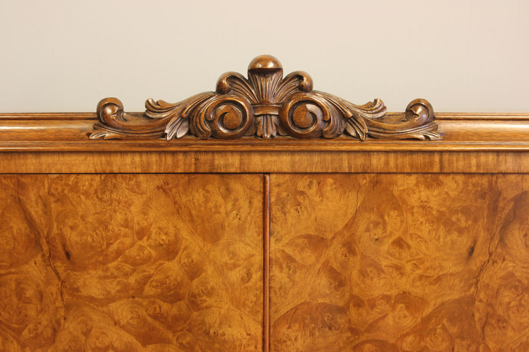11996r12 Queen Anne Style Burr Walnut Cocktail Drinks Cabinet,