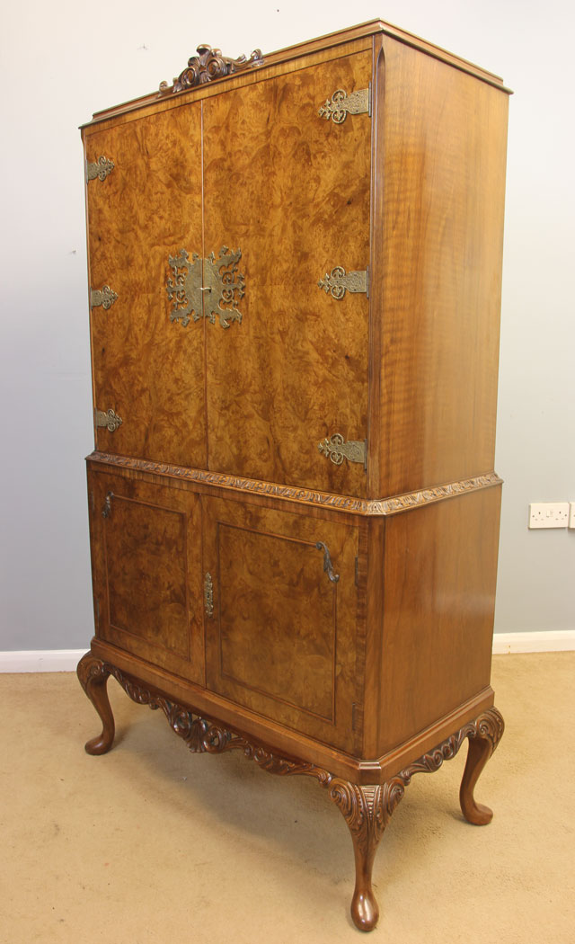 11996r3 Queen Anne Style Burr Walnut Cocktail Drinks Cabinet,