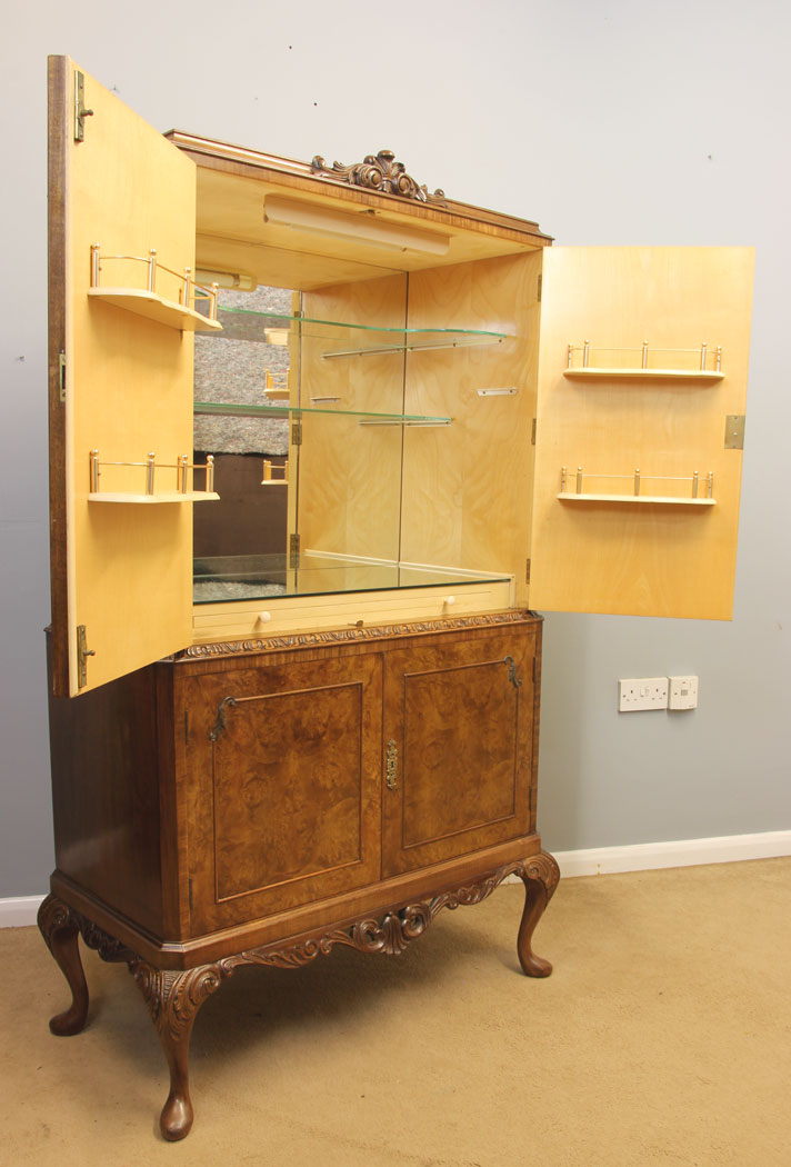 11996r5 Queen Anne Style Burr Walnut Cocktail Drinks Cabinet,