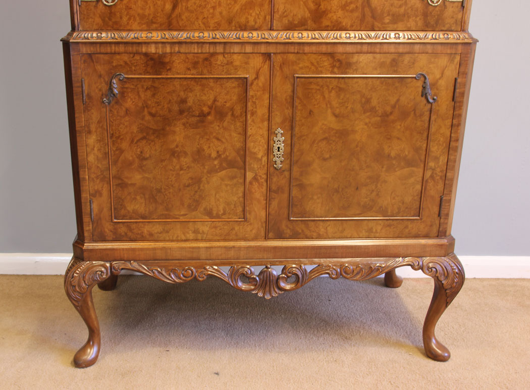 11996r9 Queen Anne Style Burr Walnut Cocktail Drinks Cabinet,