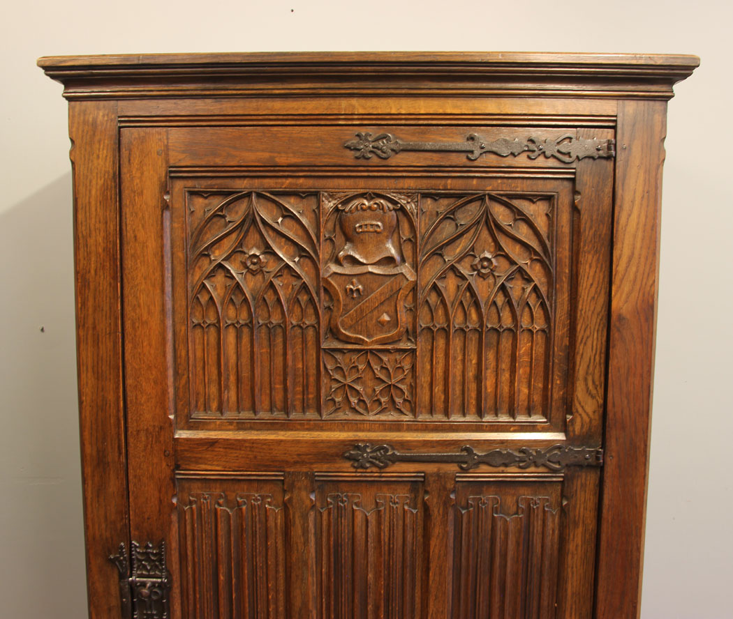 11999r11 Antique Carved Oak Hall Robe ,