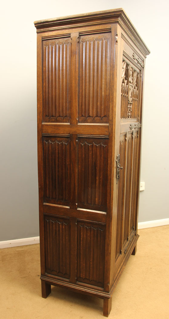 11999r3 Antique Carved Oak Hall Robe ,