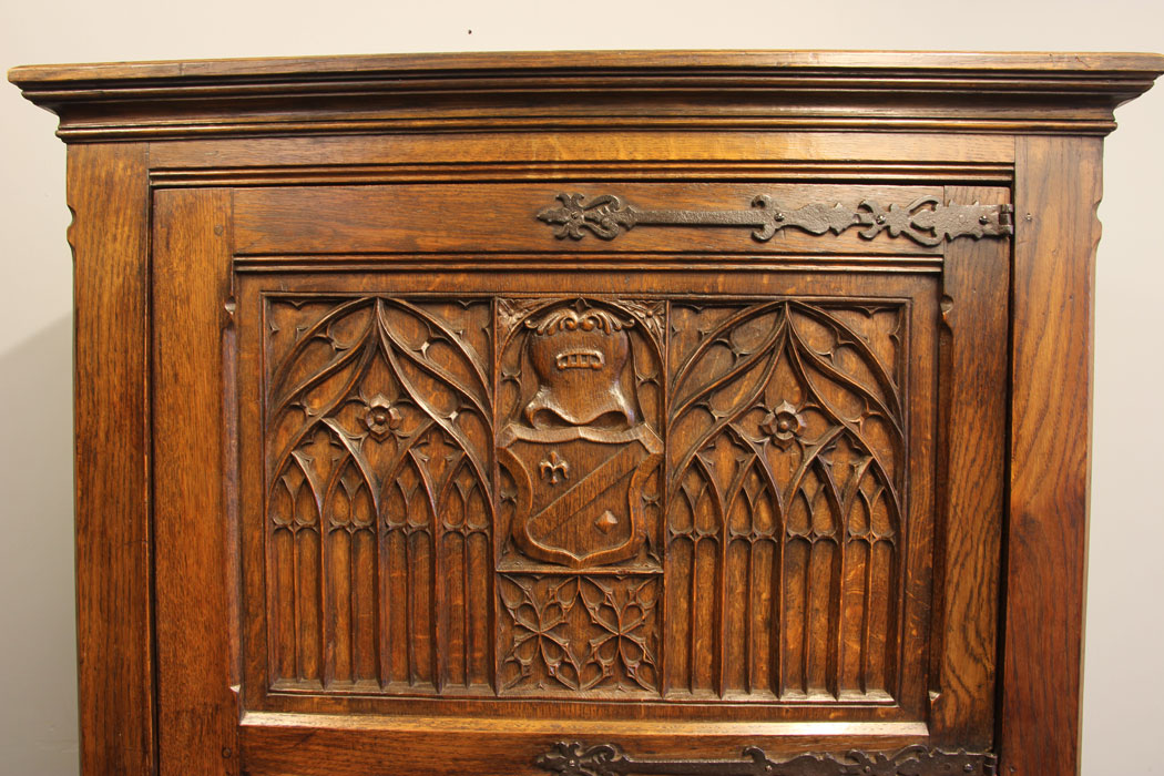 11999r4 Antique Carved Oak Hall Robe ,