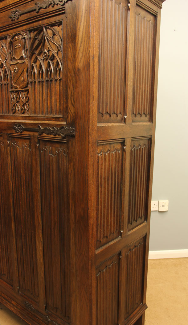 11999r5 Antique Carved Oak Hall Robe ,