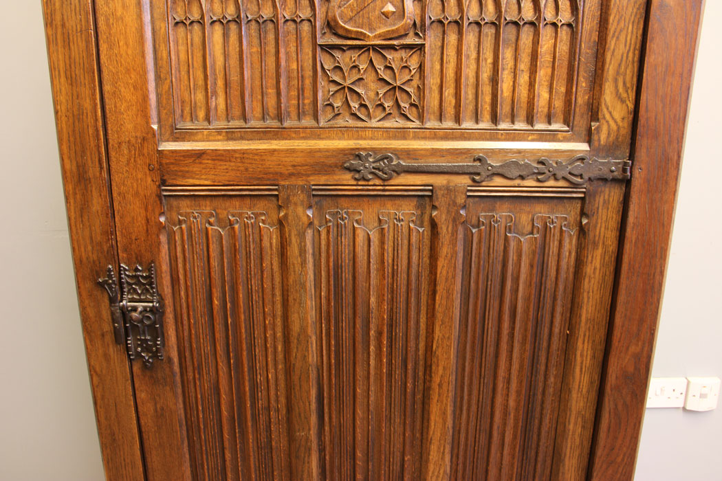 11999r6 Antique Carved Oak Hall Robe ,