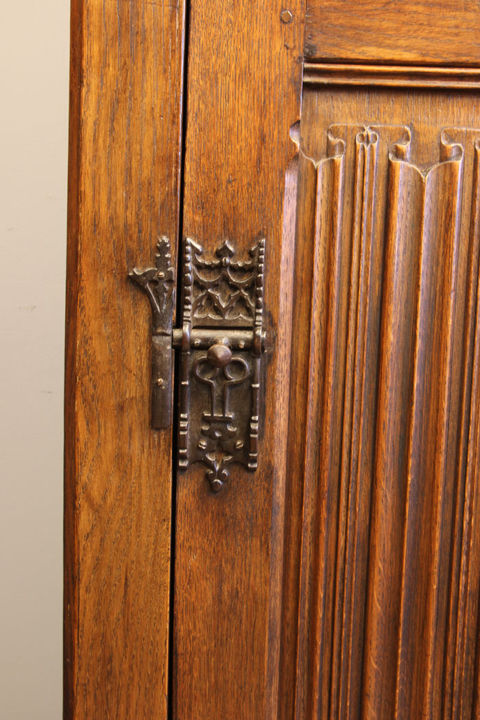 11999r7 Antique Carved Oak Hall Robe ,