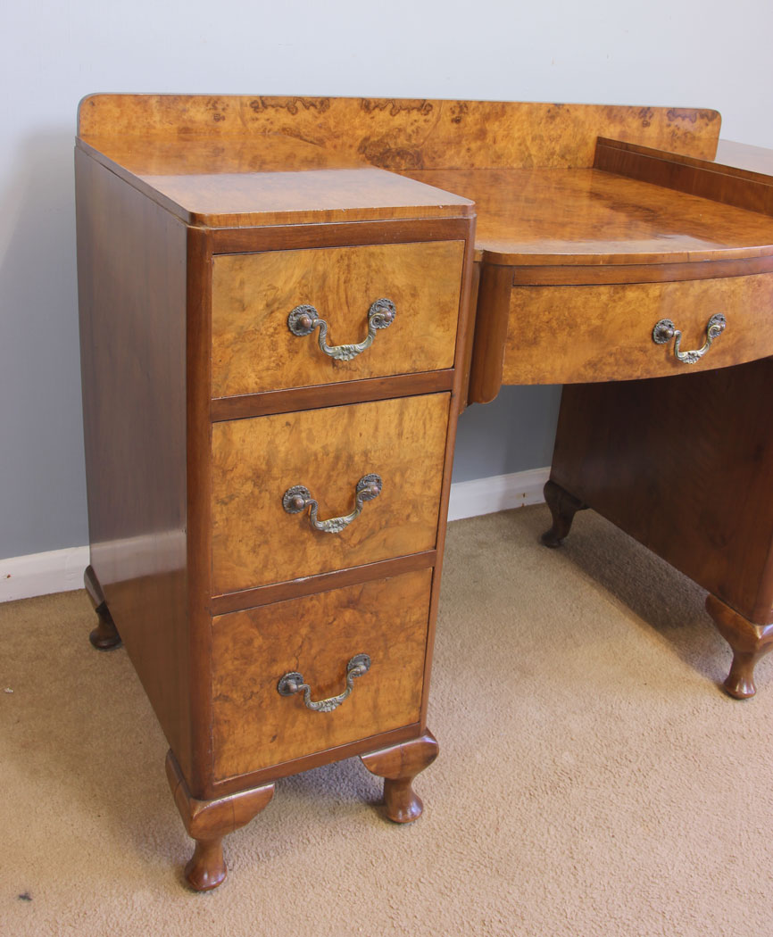 12005r3 Antique Burr Walnut Dressing Table,