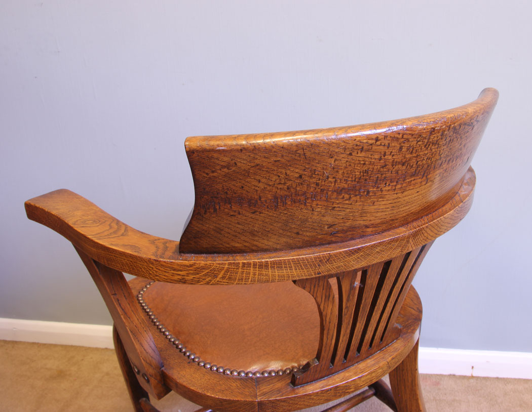 12007r9 Antique Oak Desk Chair,